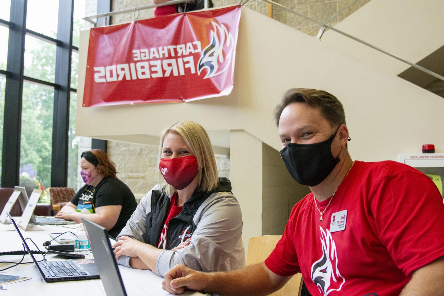 Members of the 入学s team welcome Carthage's newest Firebirds to campus during New Student O...